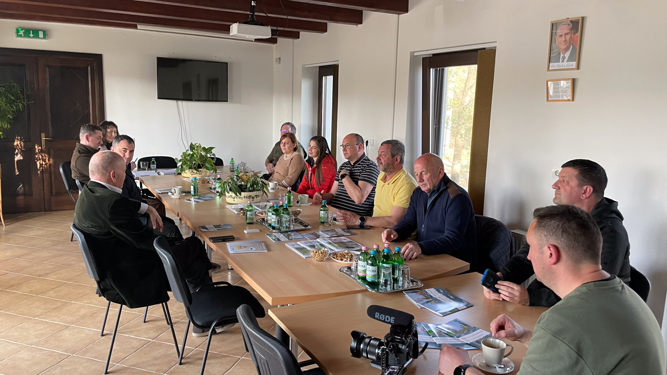 Hargita megyei küldöttség járt a Tisza-tónál